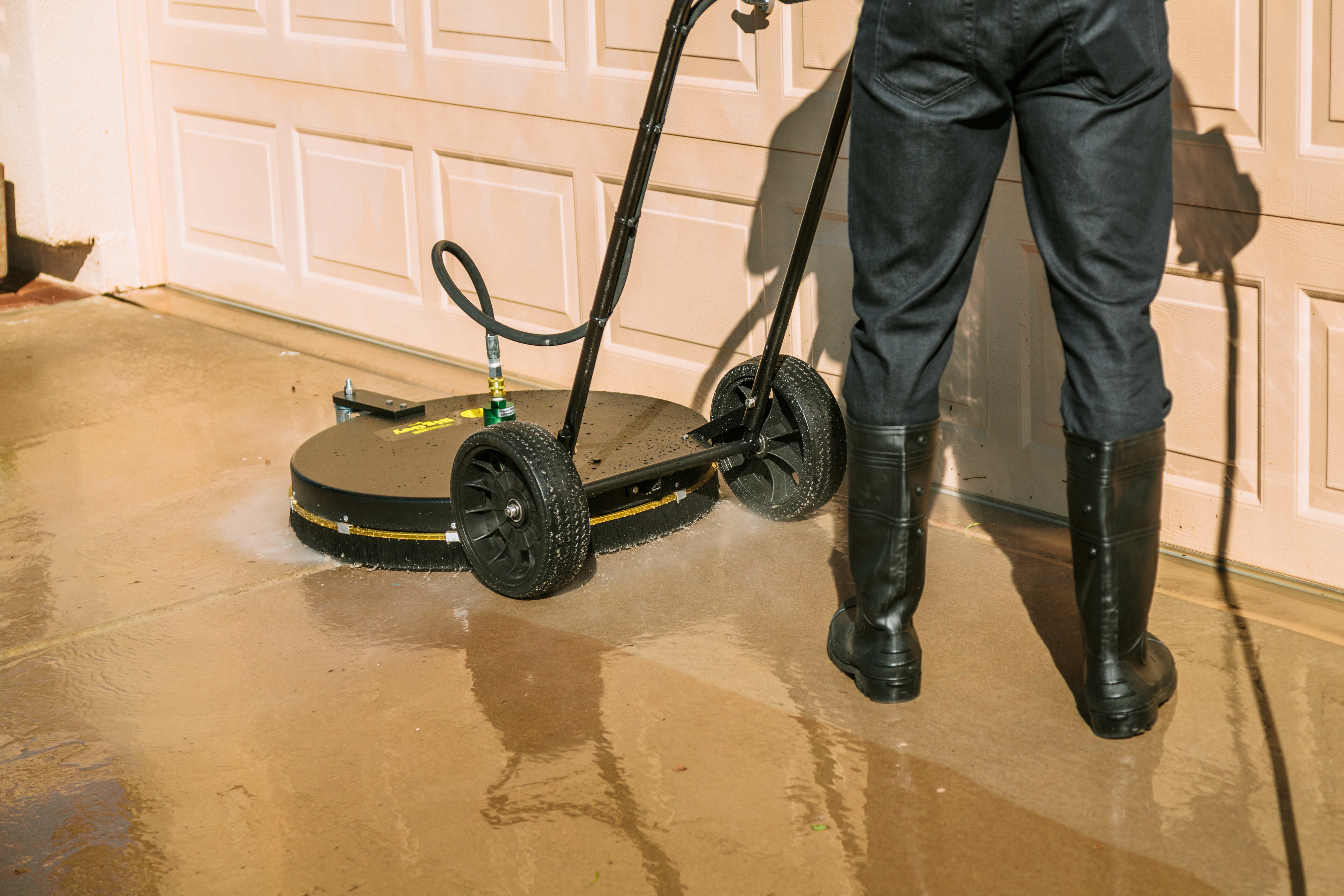 Power Washing vs Pressure Washing: What’s the Real Difference?